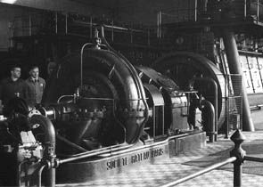 La salle des alternateurs, Ivry-sur-Seine, 1950.