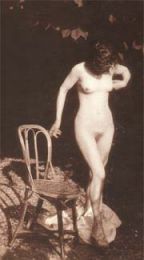 Marthe, �pouse et mod�le de Bonnard, photographi�e par le peintre.