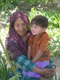 Femme et enfant hunzas � Karimabad