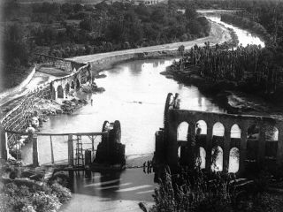 Photo. 3 � Norias agricoles, jardins de Hama, en 1932.