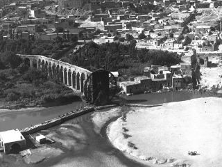 Photo. 4 � Noria urbaine � Hama, en 1932.