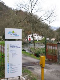 Entr�e de l'usine de La Verna, � 900 m�tres en contrebas.